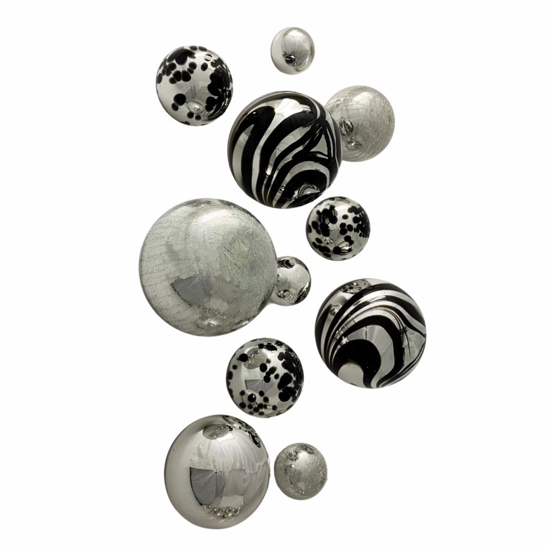 BLACK & SILVER WALL SPHERES