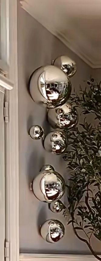BASIC SILVER WALL SPHERES S/9